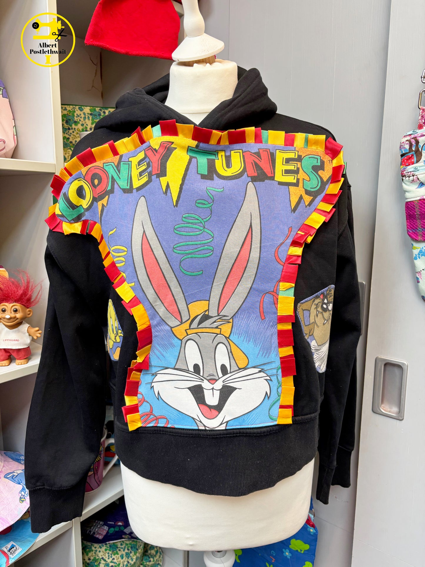 Looney Tunes Hoodie Size Medium